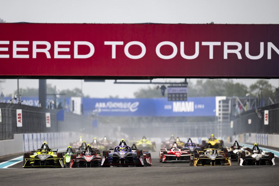 Stunning Evans switchback move secures Miami E-Prix victory