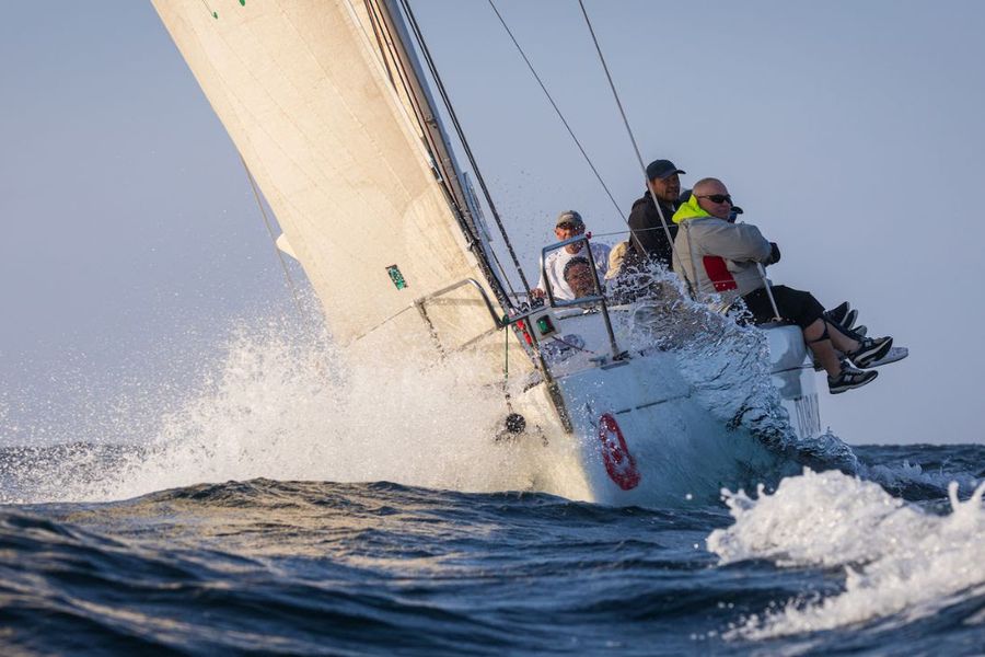 Aramex Dubai to Muscat Race: More arrive into Muscat & potential overall winner emerges