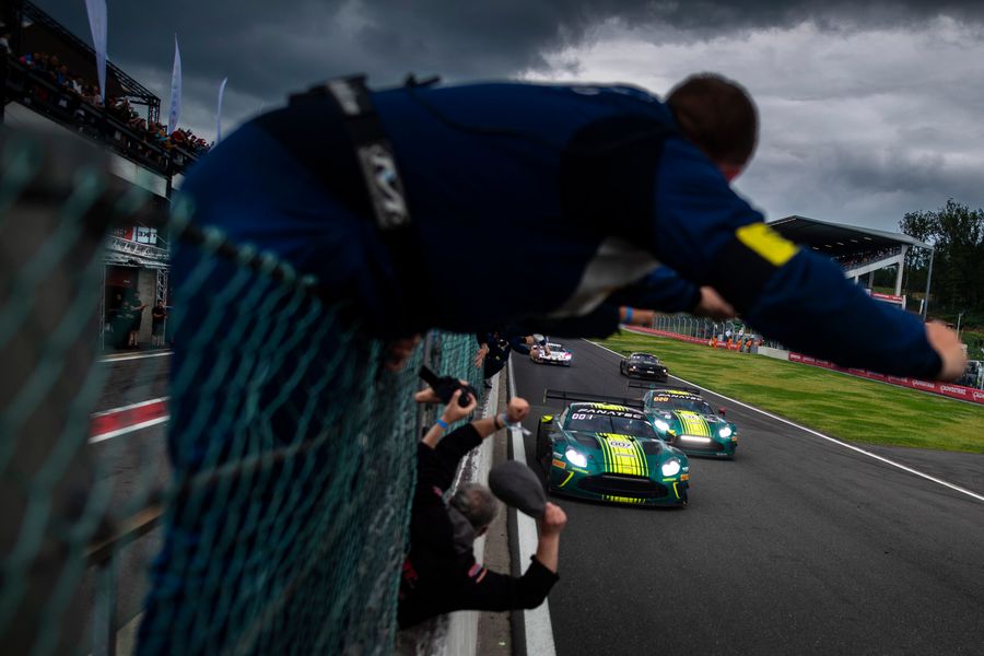 Seven Aston Martin Vantages contest GT World Challenge Europe opener 