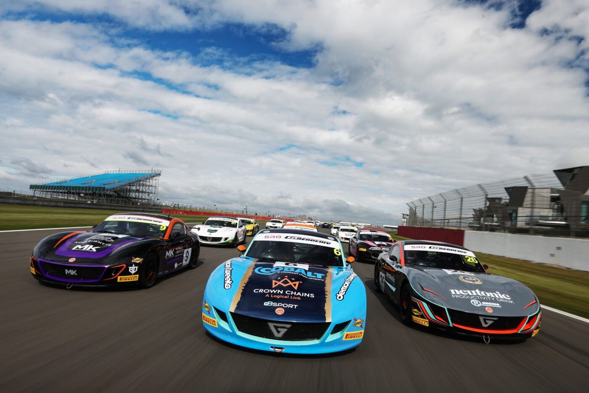 Biggest-ever grid for Ginetta Junior season opener at Donington Park