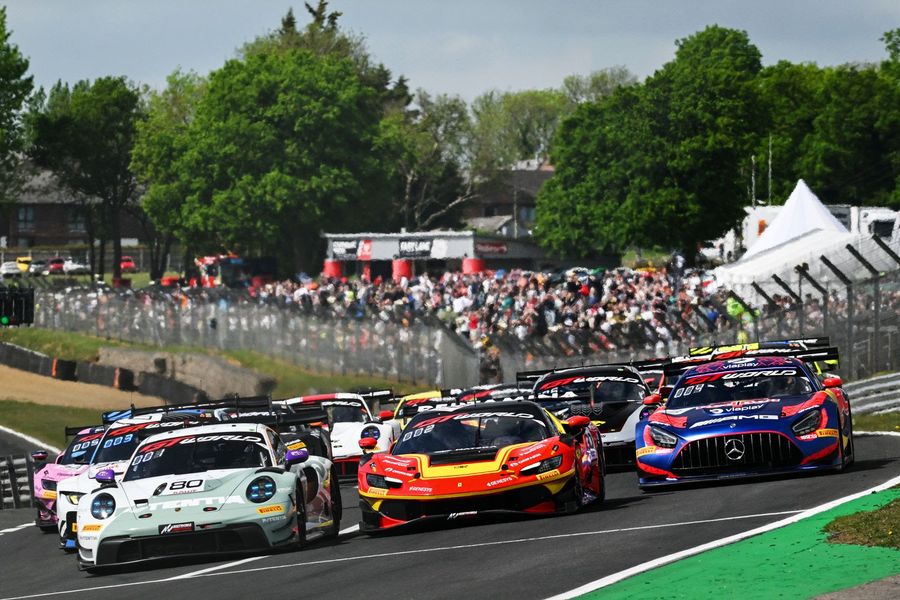 23,000 fans experience GT World Challenge Sprint Cup season launch at Brands Hatch
