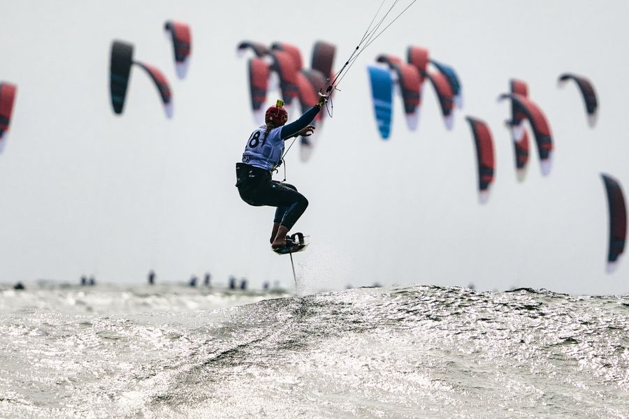 Atlantic storms deliver dramatic opening day @ Formula Kite World Championships, video