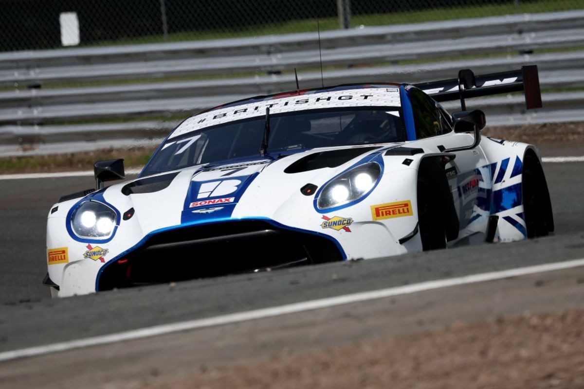 Beechdean whips British GT3 rivals,  Innovation and Toro Verde share GT4 poles