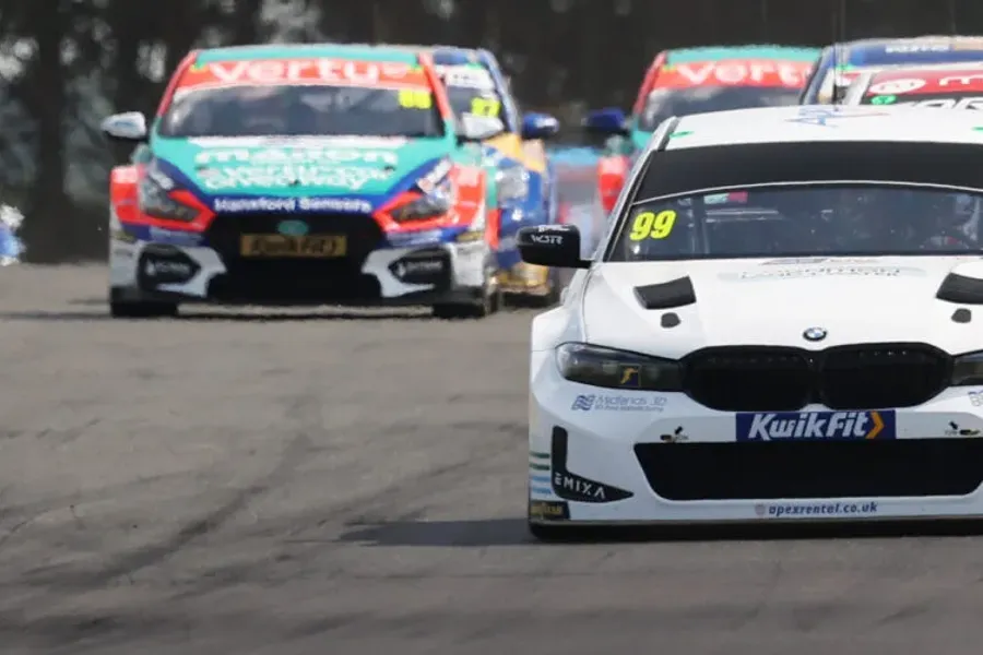 Rainford romps home as WSR take double BTCC podium