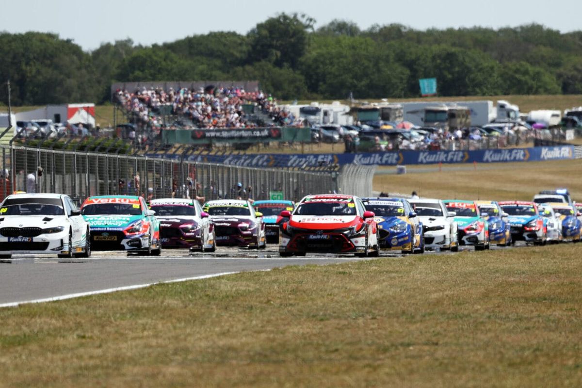 Searing heat @ Snetterton sees wins for Rainford, Shedden and Hamilton