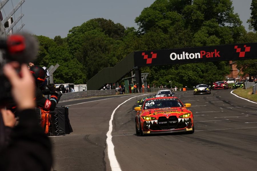 Barwell edges Beechdean For Oulton British GT Race 1 win
