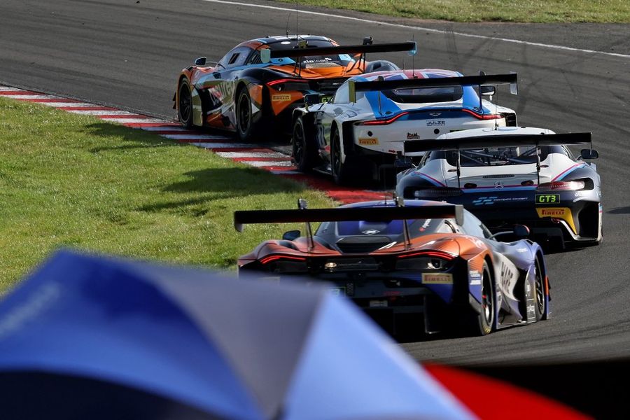 Optimum’s Morgan Tillbrook & Ben Barnicoat win Oulton Park GT Race 2: