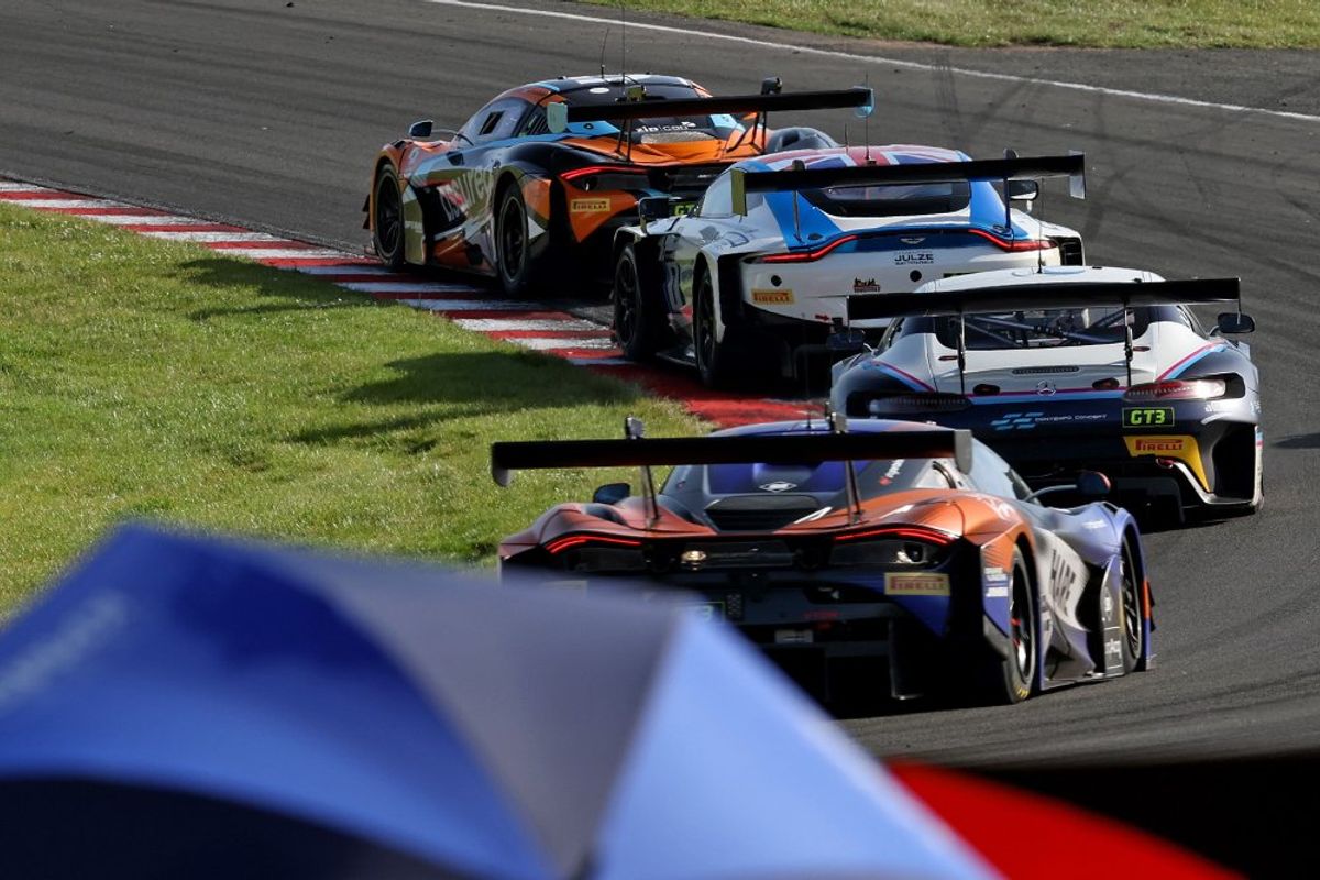 Optimum’s Morgan Tillbrook & Ben Barnicoat win Oulton Park GT Race 2: