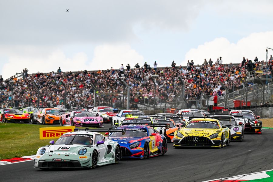 GT World Challenge: Little to choose between Mercedes and Porsche 