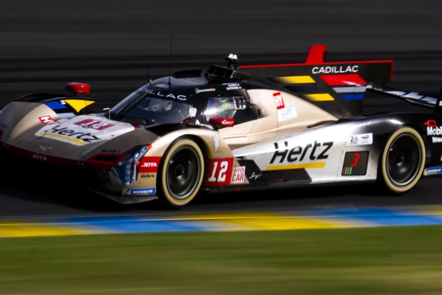 Le Mans: Tense 4-way battle at the top