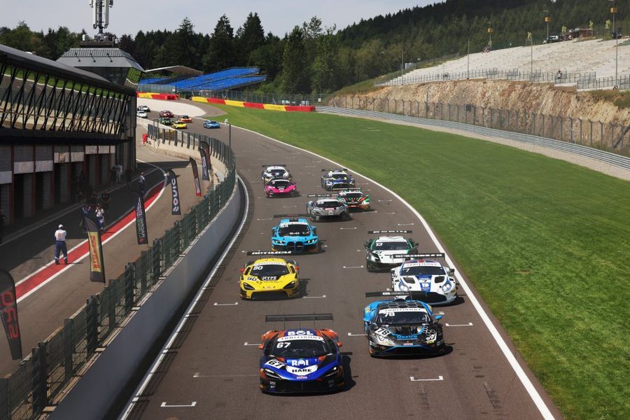 British GT : Martin/Waberski bag Barwell’s 30th Lamborghini victory