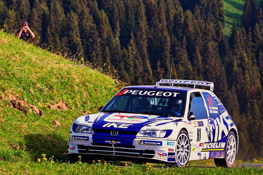 François Delecour and the 306 Maxi IKE ready for Ardeca Ypres Rally