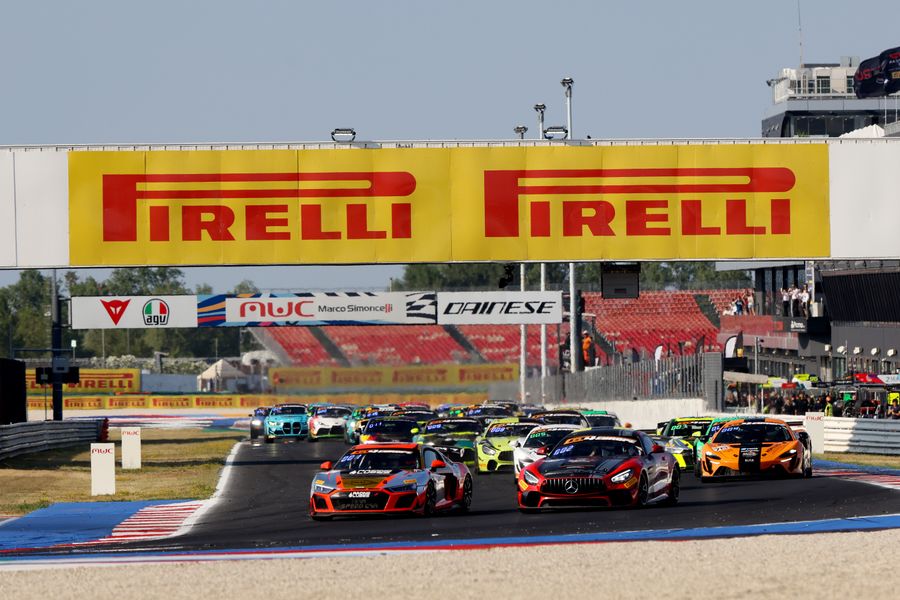 McLaren and Audi break through across scorching GT4 European Misano weekend