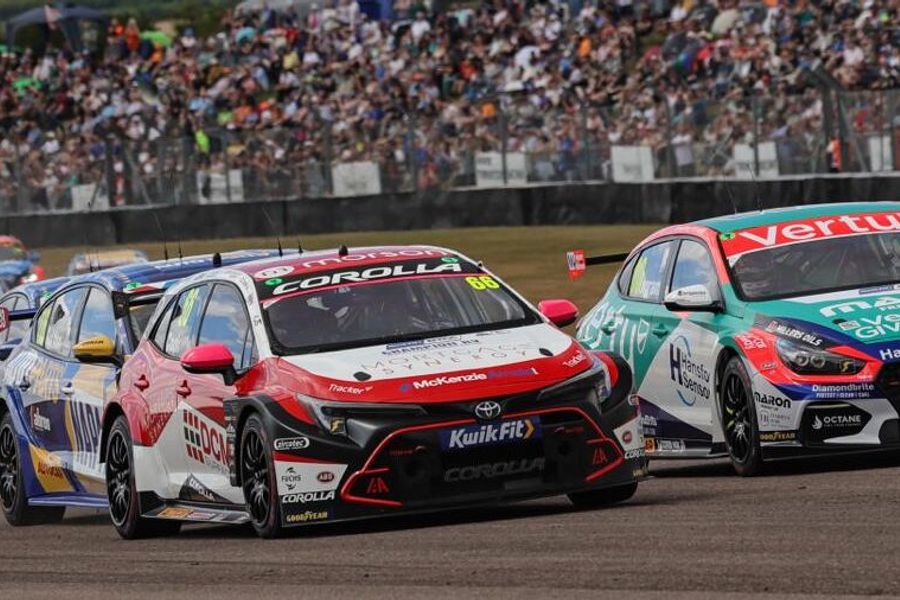 Josh Cook extends BTCC winning record at Thruxton