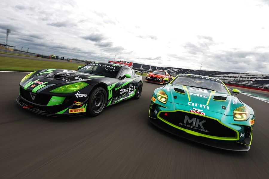 British GT title battles continue @ Donington with two to go