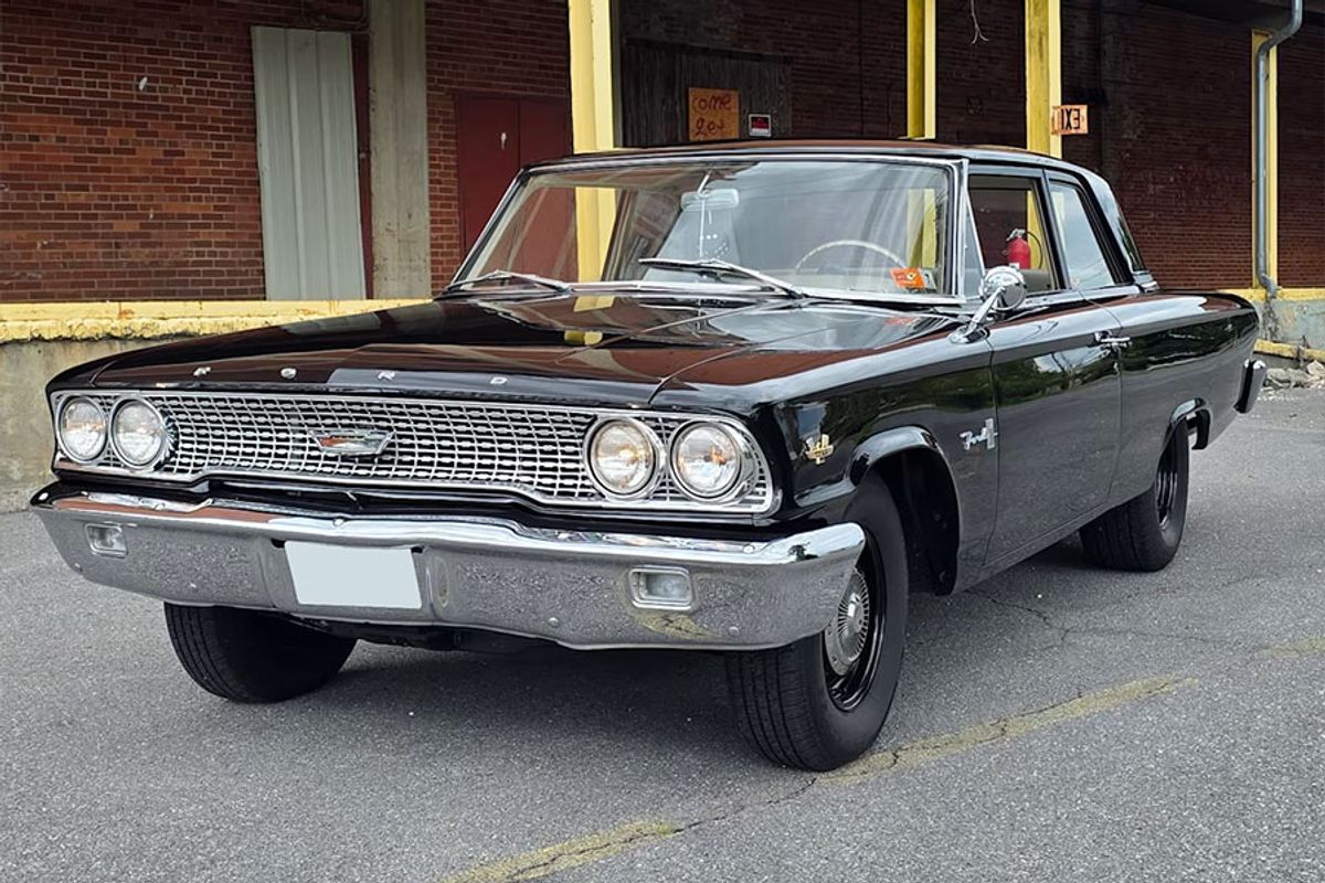 Mecum 26 september Nashville auction - 1963 Ford 300 R-Code Sedan