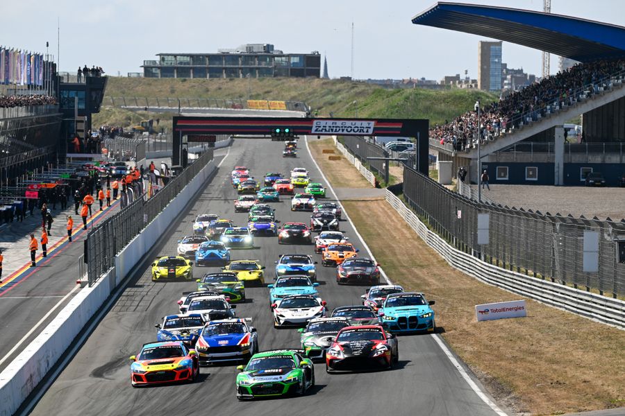 GT4 European Title Battles Head Back To The Beach @ Zandvoort