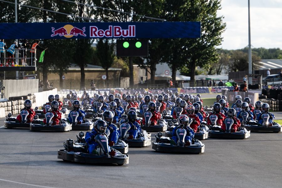 Max Verstappen passes 100 karts in just 14 laps in Red Bull's Max vs 100