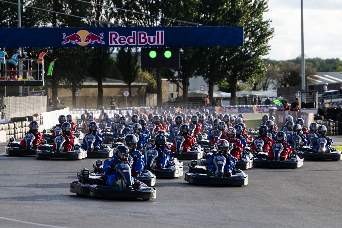 Max Verstappen passes 100 karts in just 14 laps in Red Bull's Max vs 100