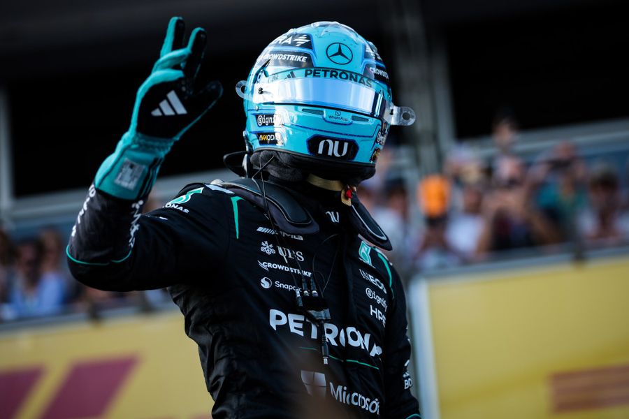 Russell dominates Azerbaijan Grand Prix qualifying , Antonelli crashes  in Q1