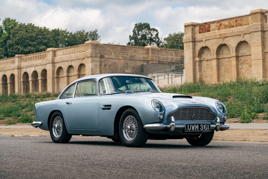 Aston Martin DB5 Sports Saloon Sold For £365,625 @ H&H Sale, Results