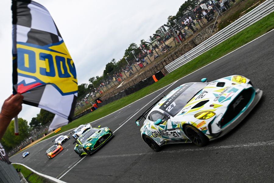 Optimum wins, Lavery & Turner take the British GT4 title in last lap thriller