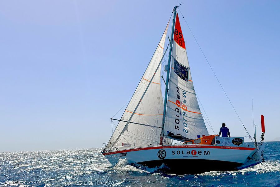 Golden Globe Race: The storm has gone. The Doldrums have not. Dreams are challenged