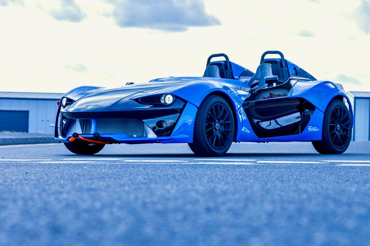 The return of the celebrated Zenos E10