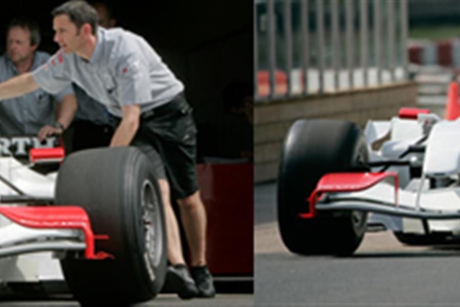 FV10 breaks lap record at Donington