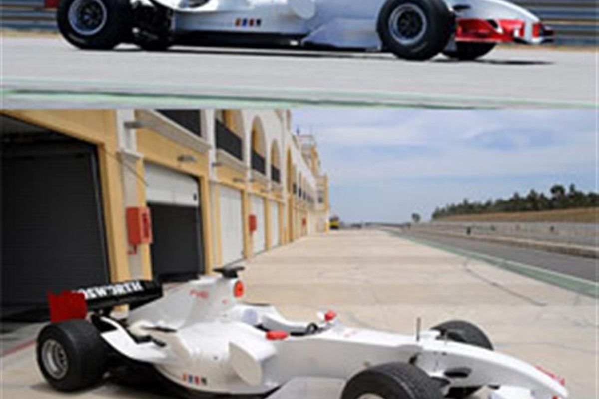 Virgin F1 test drivers gain experience with FV10