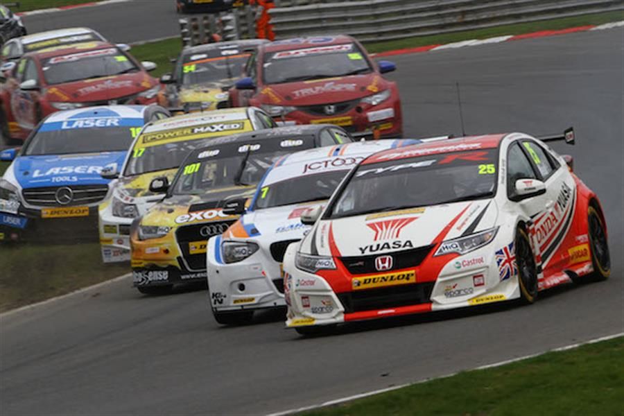 Honda Civic Type R wins twice on dazzling BTCC debut‏