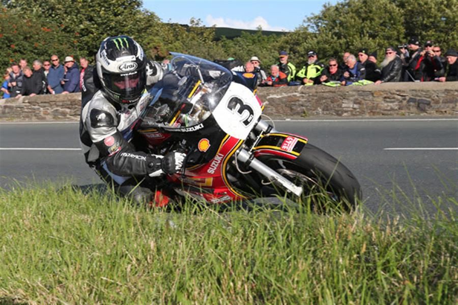 Michael DunlopTakes Dramatic Victory in Record-Breaking F1 Classic TT Race‏ 