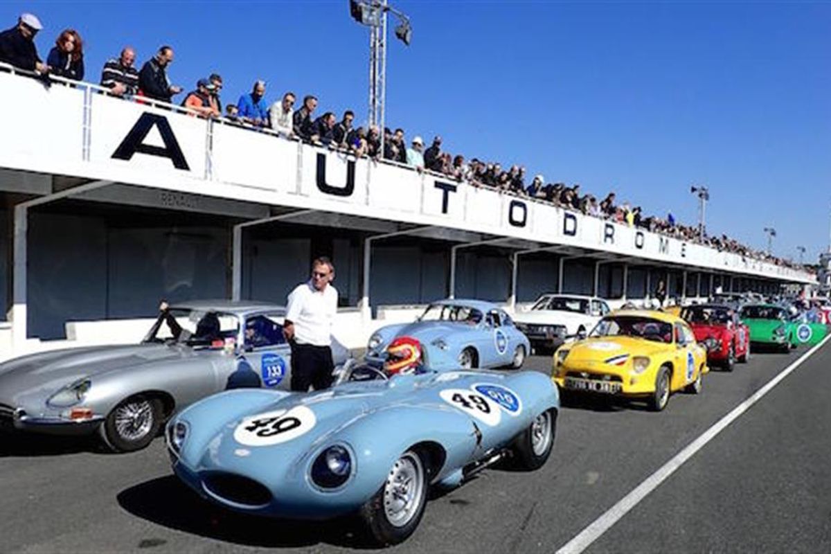 Les Grandes Heures Automobiles at historic Linas-Monthlery