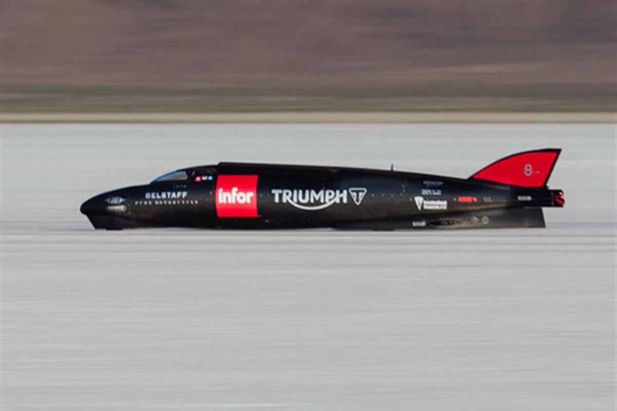 TT Legend Guy Martin pilots the Triumph Infor Rocket Streamliner to Bonneville record