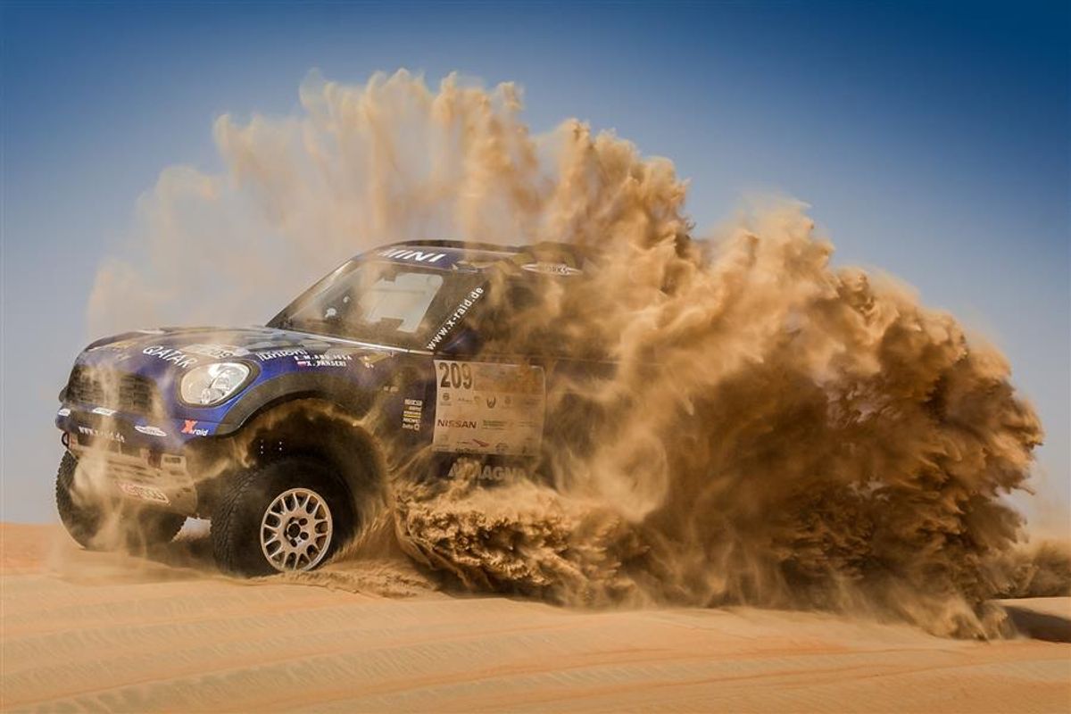 Severe heat and dunes play havoc with competitors on Abu Dhabi Desert Challenge.