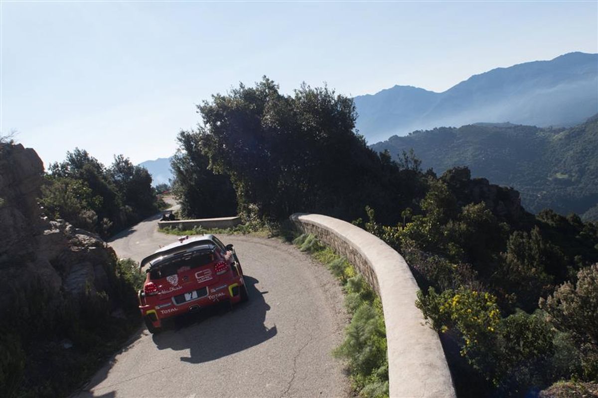Neuville leads on Rally Corsica as Meeke retires