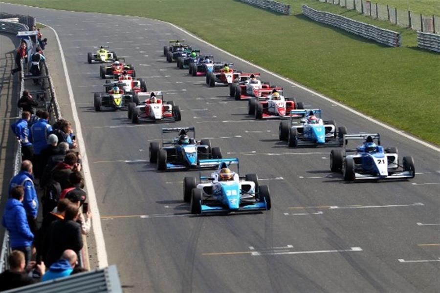 British F3 roars into life at Oulton Park this weekend