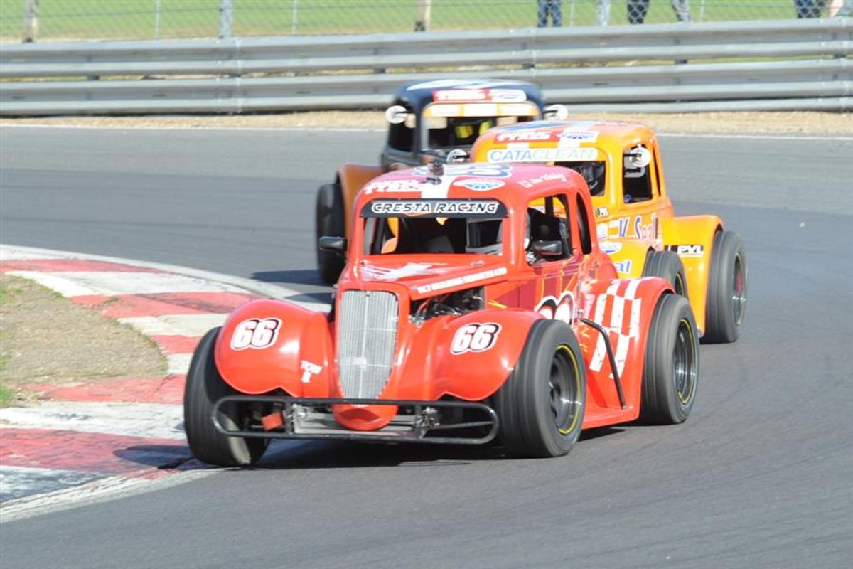 Steve Whitelegg earns early Legends lead in battle for touring car prize test