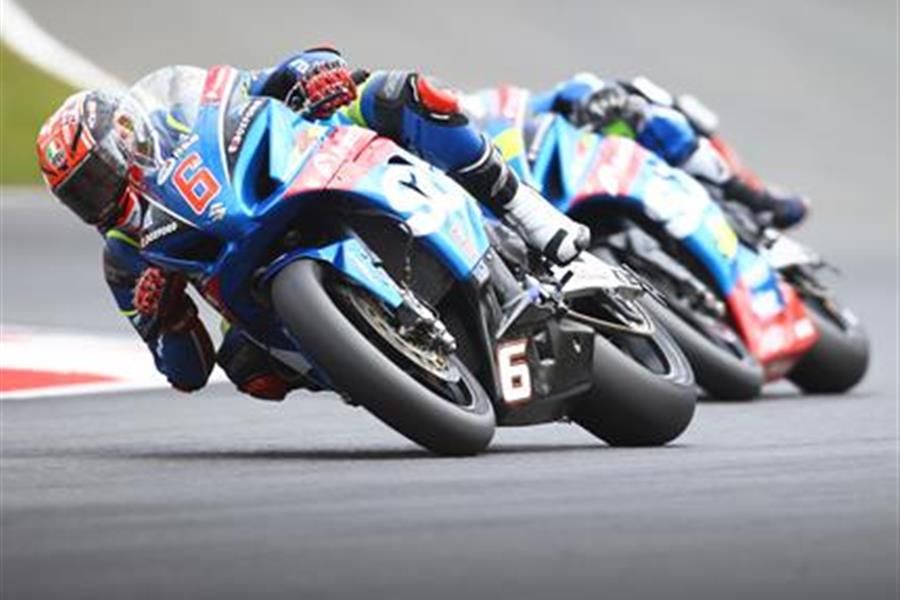 Suzuki and Cooper extend Superstock lead at Brands BSB