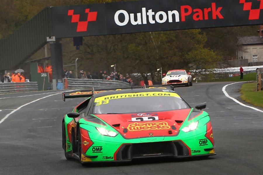 Minshaw and Keen lead Barwell 1,2 at Oulton British GT