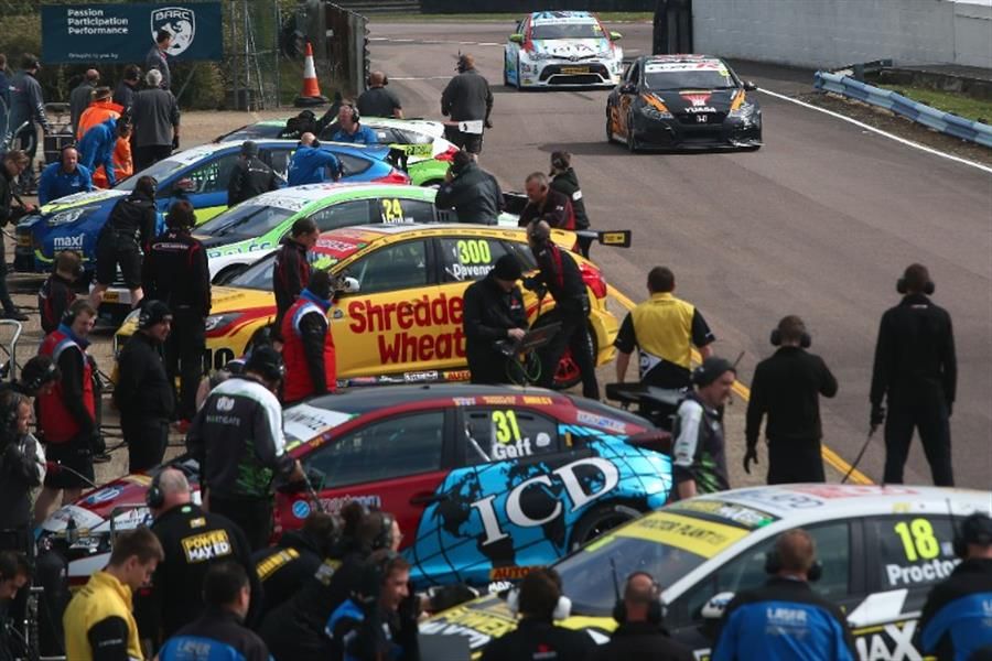 Thruxton revs up for BTCC tin-top tussle