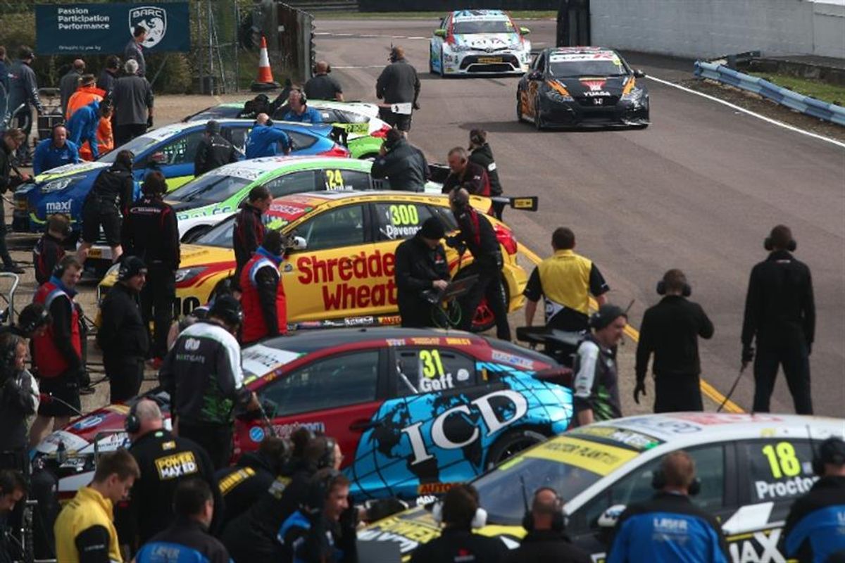 Thruxton revs up for BTCC tin-top tussle