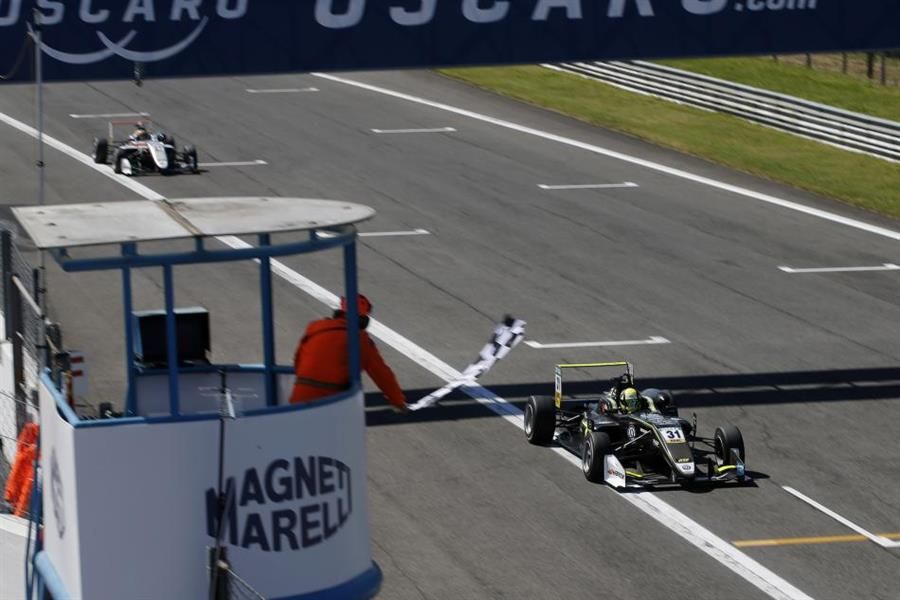 Lando Norris wins F3 European duel with team-mate in Monza Race 1