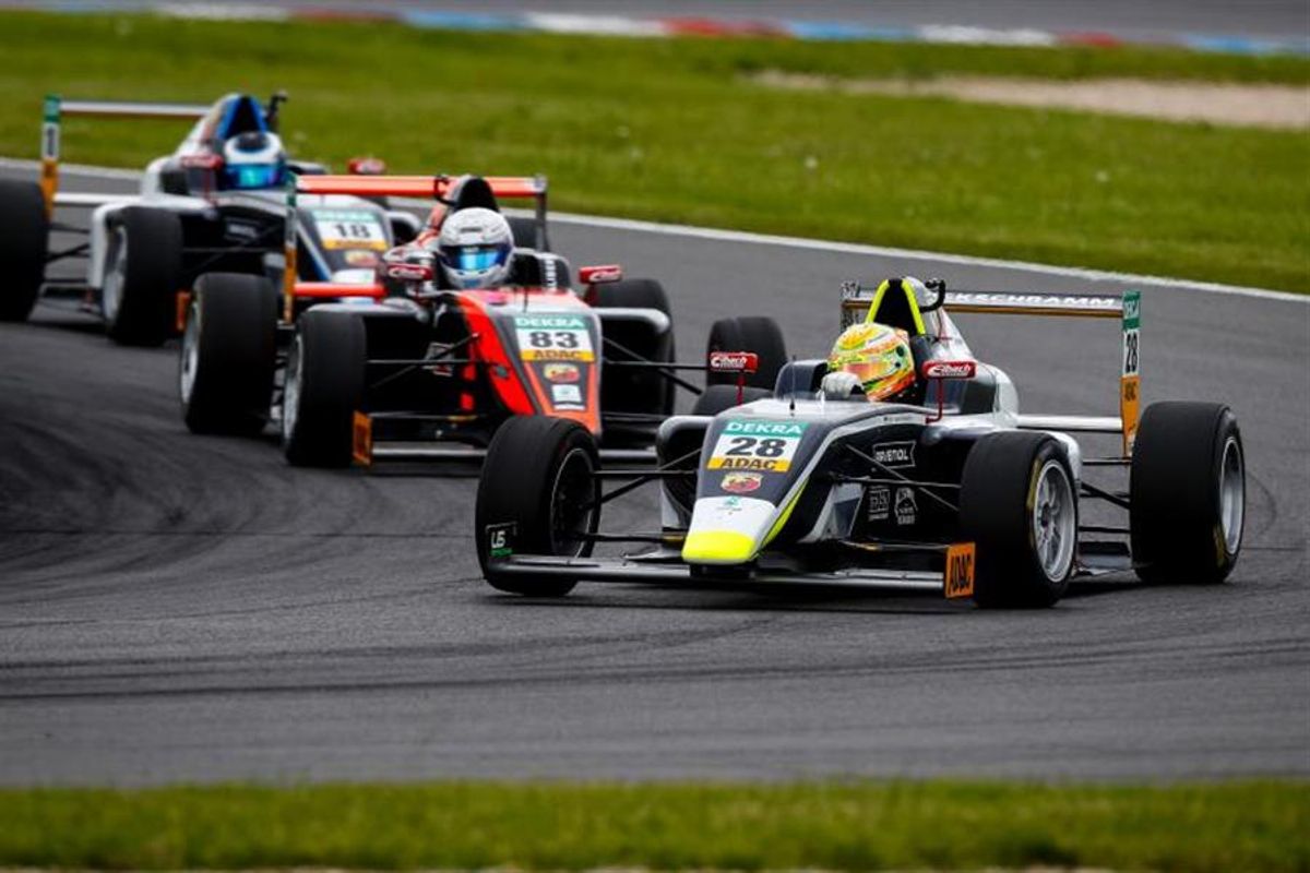 Kim-Luis Schramm wins ADAC Formula 4 Race 1 at the Lausitzring 