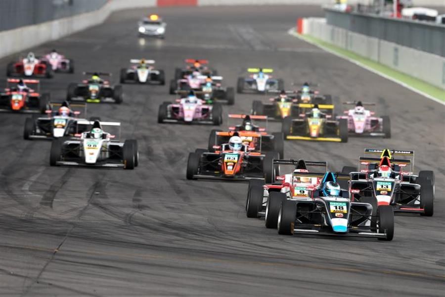 Julian Hanses cruises to maiden ADAC F4 win