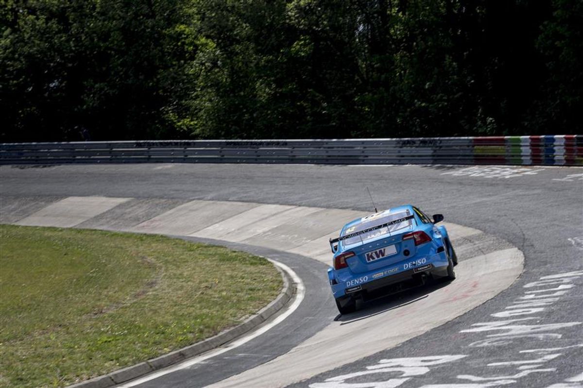 Historic double WTCC victory and championship lead for Polestar