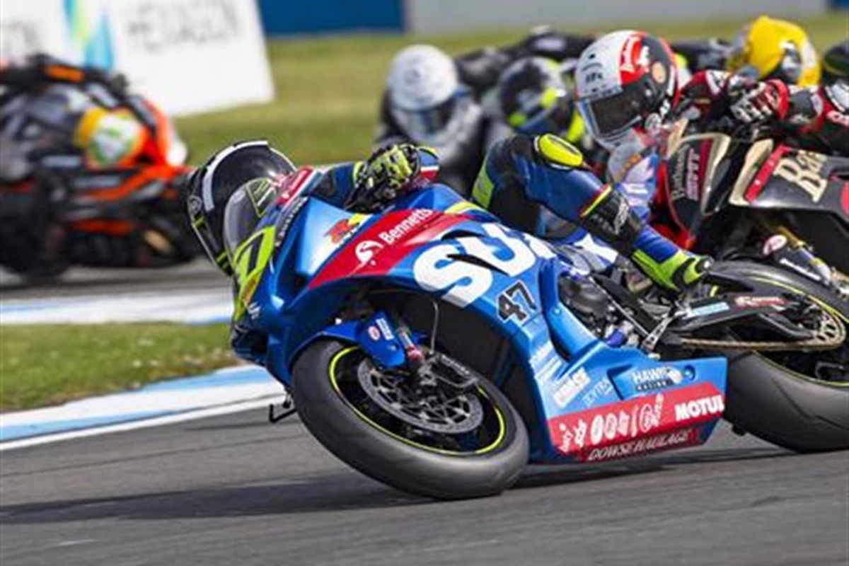 New Suzuki GSX-R1000 podiums at Donington Superstock
