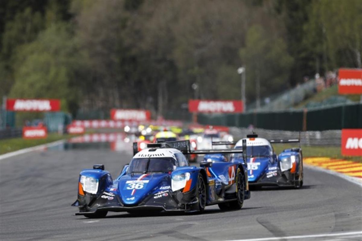 The Alpine A470s switch to 24 Hours of Le Mans mode