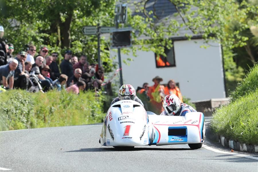 Blistering lap from Birchalls tops sidecar qualifying at IOM TT races