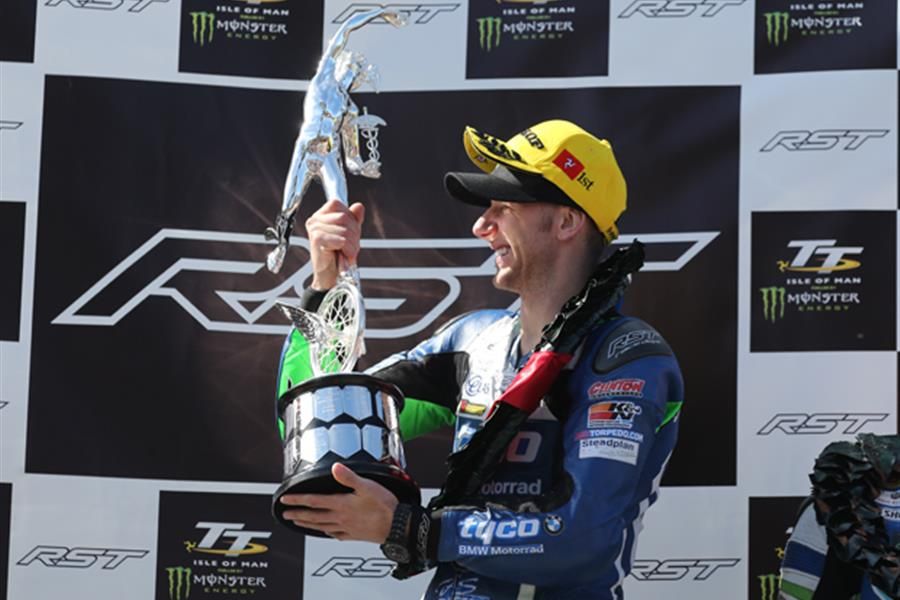Ian Hutchinson wins thrilling opening IOM TT RST Superbike T